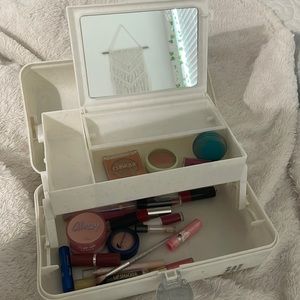 kabootl & makeup